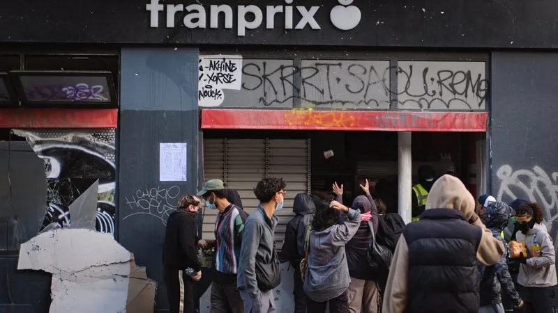 "Ce que l'on a vécu est inacceptable": restaurateurs et grande distribution s'indignent de devoir "payer la facture des violences" du 17 octobre