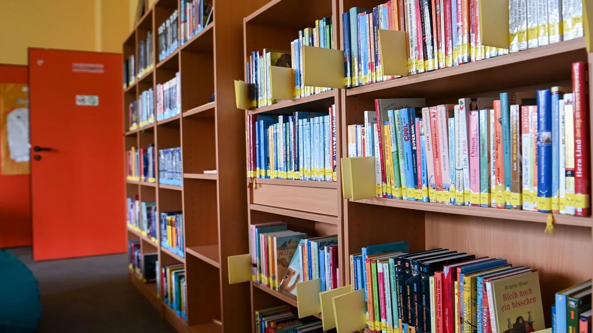 Analoge Lernorte: Buch statt Bildschirm: Thüringen setzt auf Schulbibliotheken