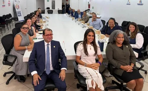 Alessandra Rojo de la Vega recibe a legisladores de Nueva York; comparten estrategias de seguridad