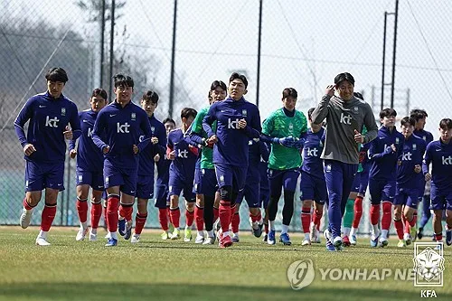 하루 차이인데…AG축구대표팀 K리거 소집 놓고 '원칙 vs 형평성'