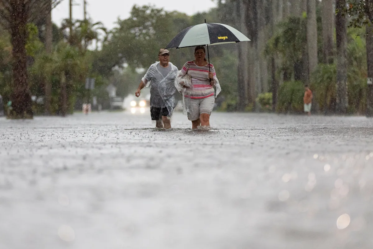 Las fuertes lluvias reavivan el temor de inundaciones entre los residentes de Florida