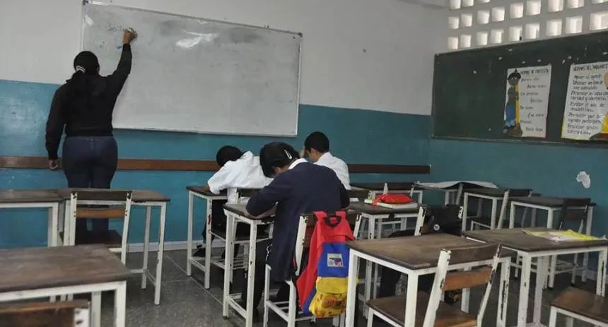 Canasta Escolar subió este año: La impactante cifra que deben gastar los padres para el regreso a clases
