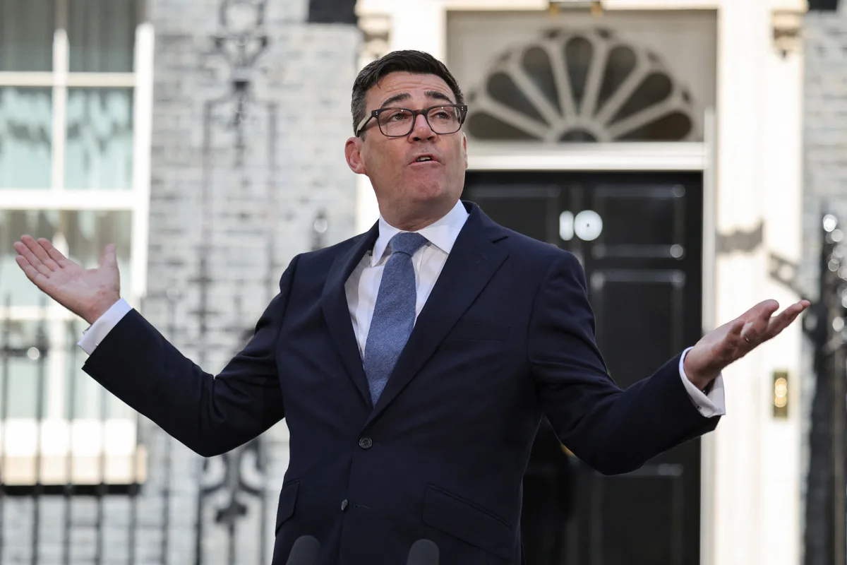 Como impostor enganou novo premiê britânico se passando por assessora de Trump