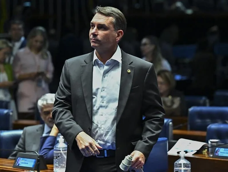 Flávio propõe tirar processos criminais e reduzir competências do STF