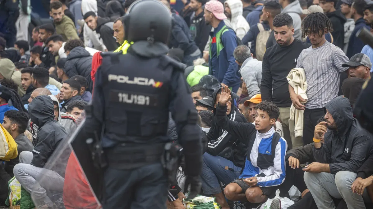 Más de 4.400 inmigrantes de Ceuta están pendientes de asilo o expulsión y unos 250 menores han sido reubicados a la Península