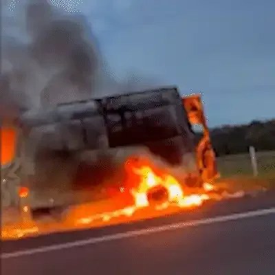 Quatro pacientes estavam em ambulância que pegou fogo na BR-262