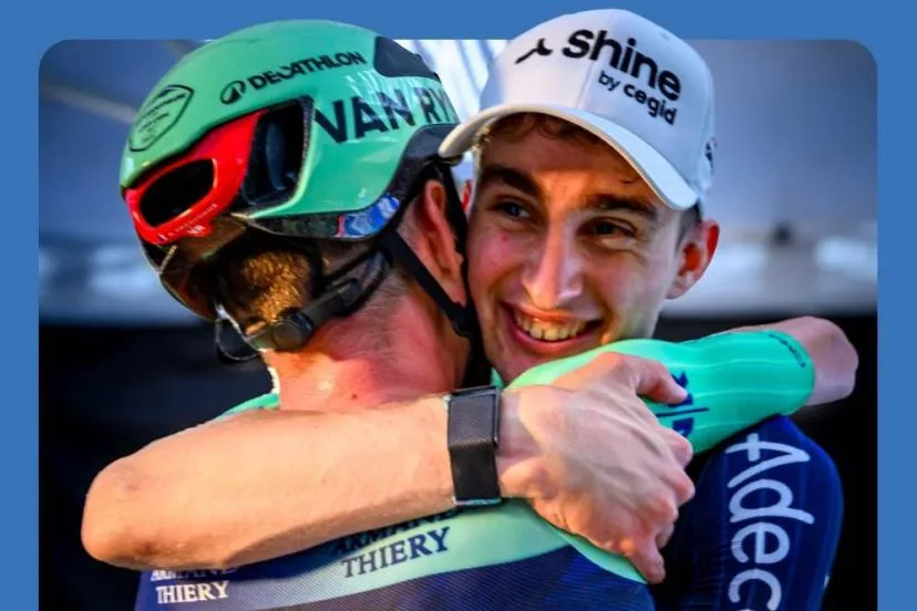« Je n'ai plus le droit de t'appeler gamin » : au coeur des célébrations de Decathlon-CMA CGM après la victoire de Paul Seixas au Tour de Lombardie