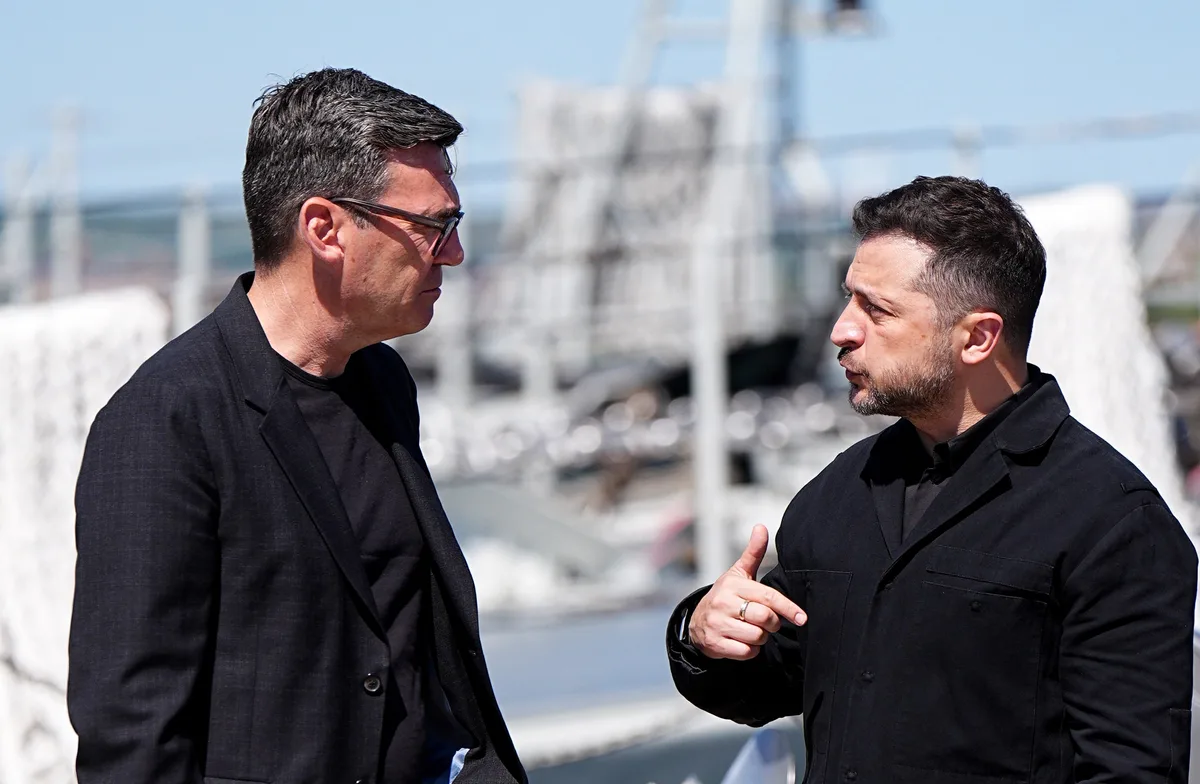 Costa y Burnham llegan a Kiev para conmemorar con Zelenski el día de la Independencia de Ucrania