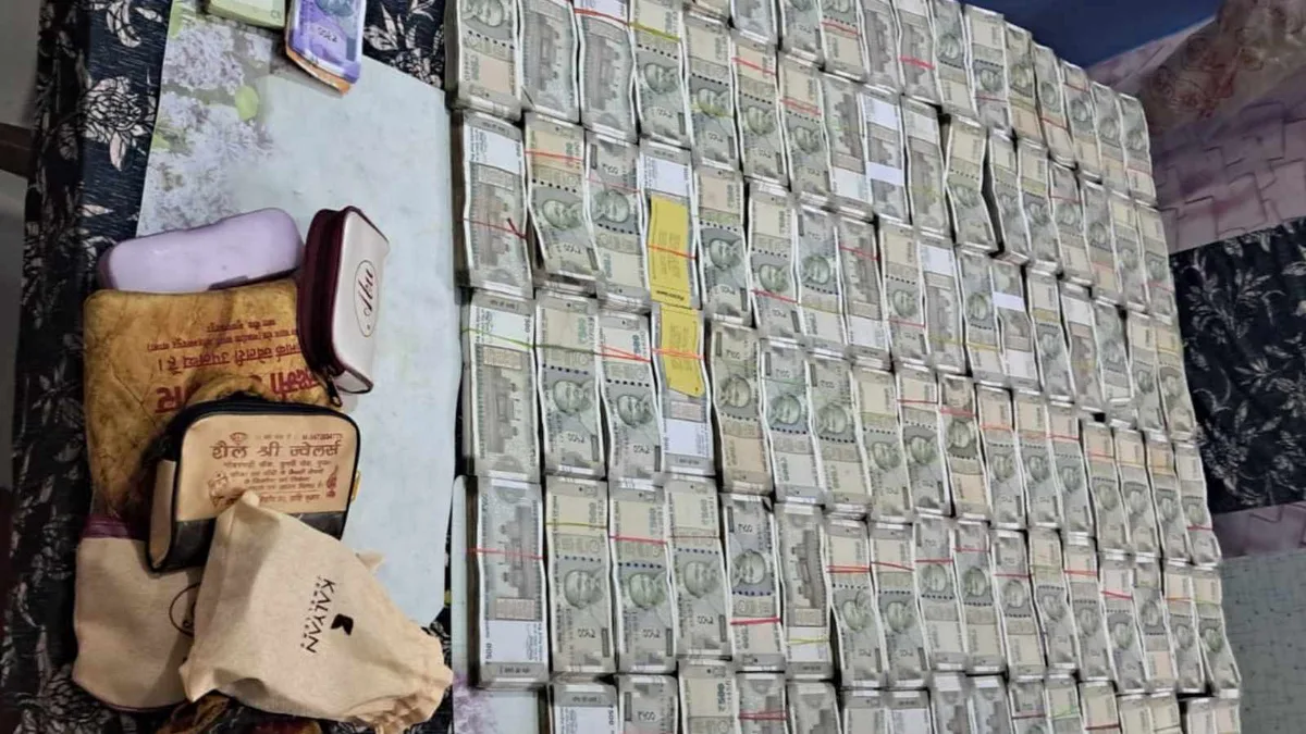 Acting on tip, cops seize Rs 50 lakh during search at Bihar engineer’s home