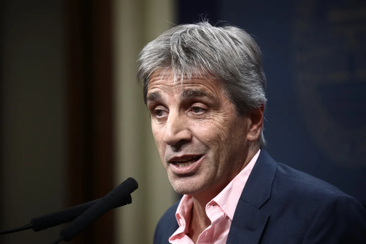 El Gobierno se flexibiliza frente a la tormenta que llega del exterior y al efecto preelectoral que agita a los mercados