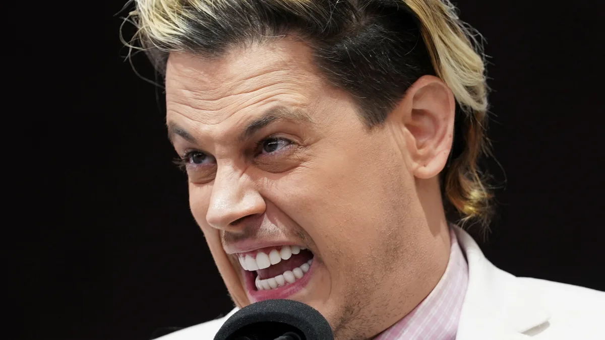 El provocador británico de extrema derecha Milo Yiannopoulos fue detenido por ICE