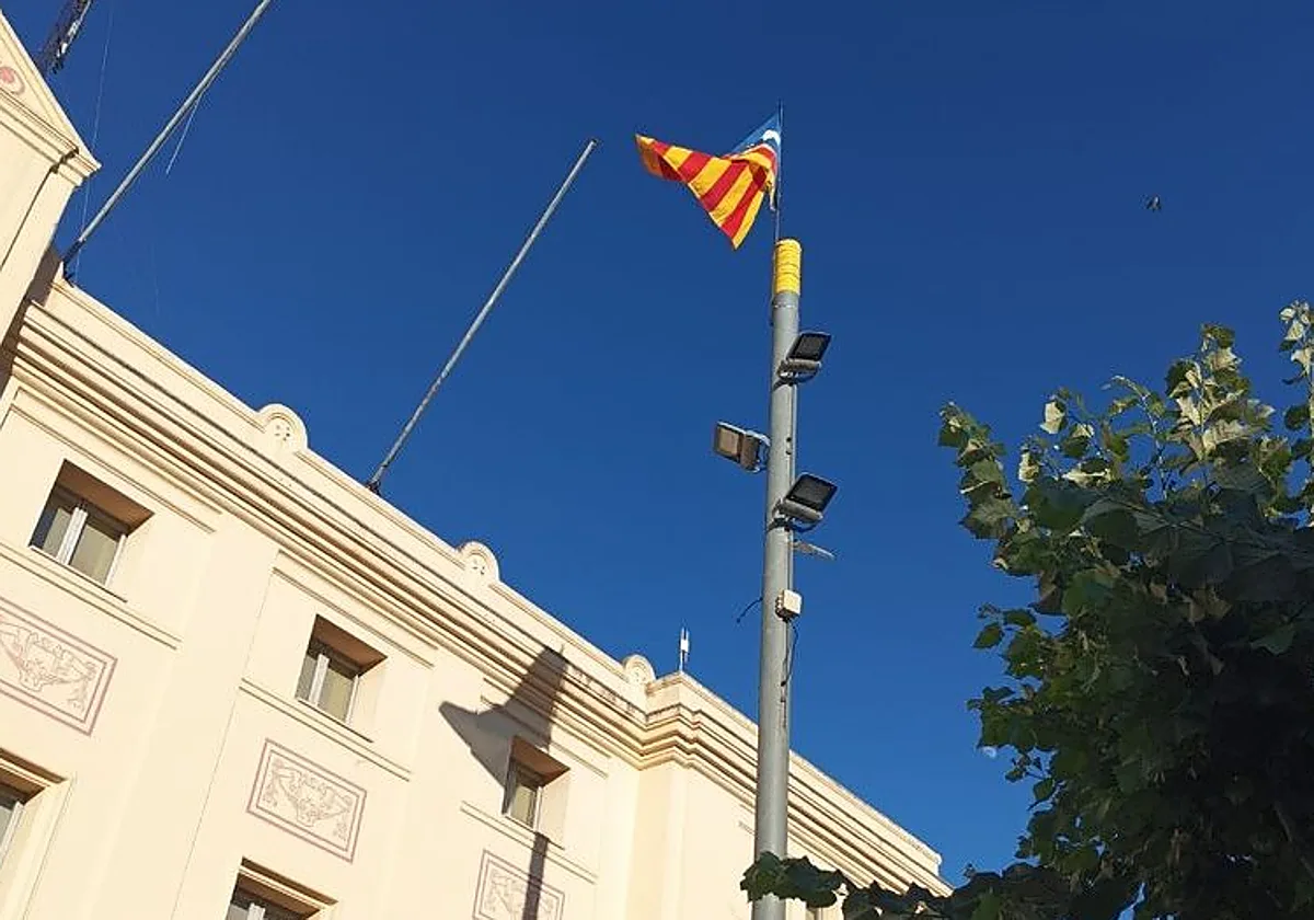 El TSJC ordena a Sant Sadurní colocar la bandera de España y retirar las 'esteladas'