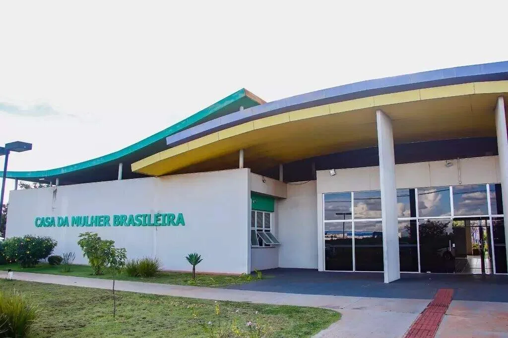 Ministra visita Casa da Mulher e lança política com nome de Vanessa Ricarte