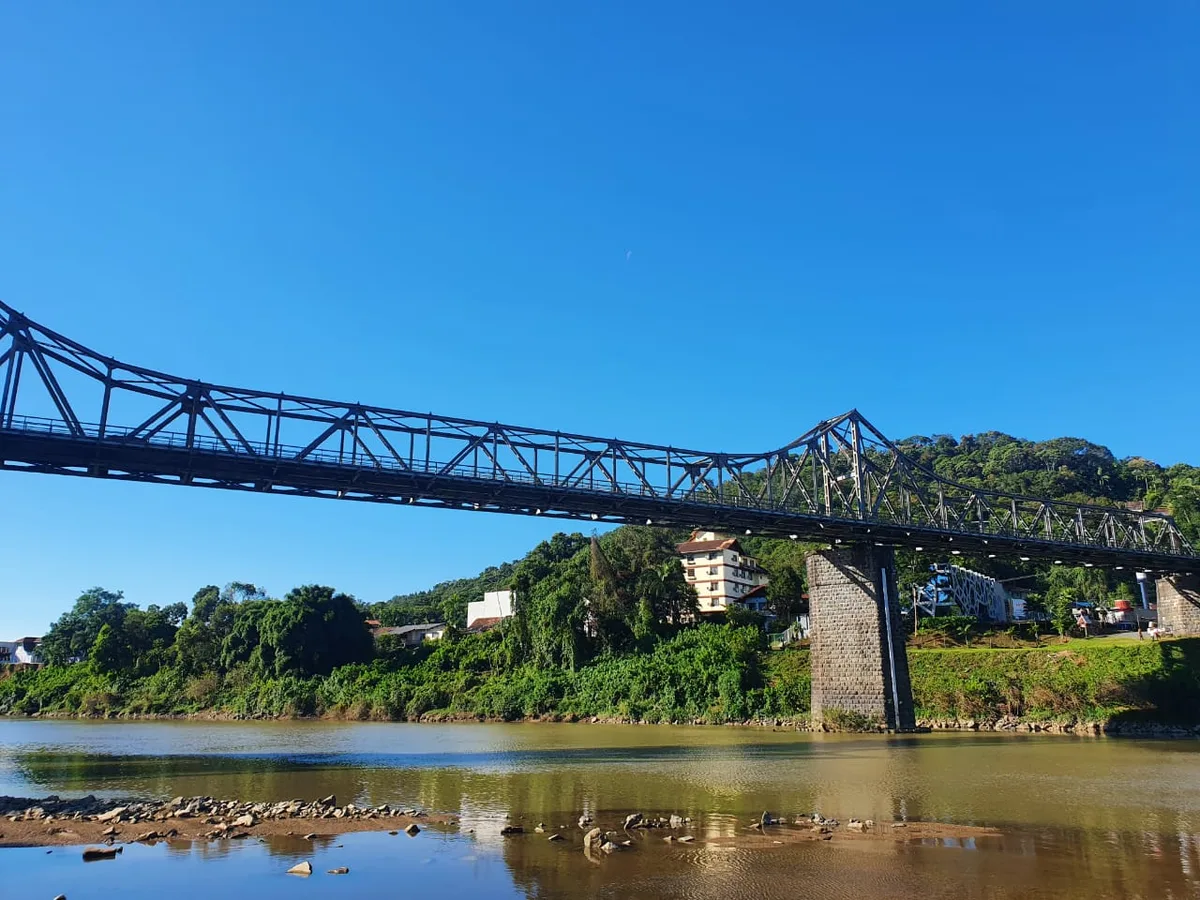 Ponte de Ferro de quase 100 anos tem passarela interditada por três dias em SC
