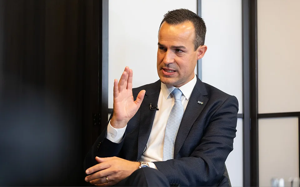 Banco de Fomento justifica deslocação a Paris com agenda de cooperação económica e garante divulgação futura dos custos