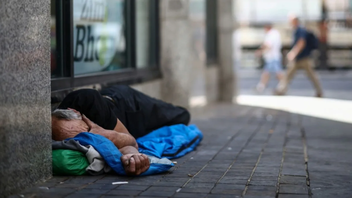 Burnham will Obdachlose bis Weihnachten von der Straße holen und Teil seines Gehalts spenden
