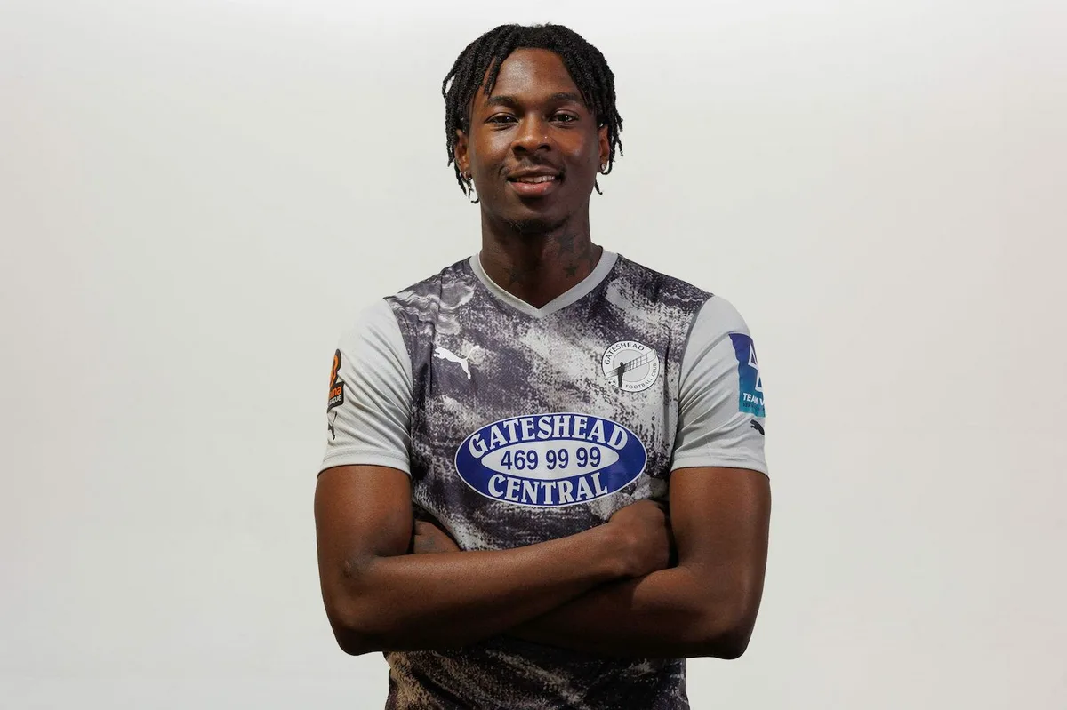 Morre, aos 25 anos, jogador do Real SC durante jogo com Estrela da Amadora