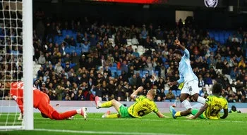 Manchester City nos oitavos da Taça da Liga Inglesa ao golear secundário Norwich