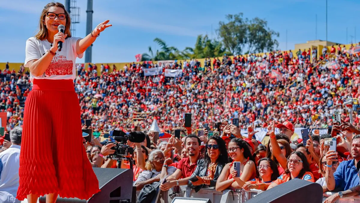 Janja vira dublê de Michelle Bolsonaro