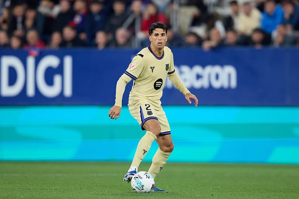 Cancelo volta a Barcelona e diz: "Ou vinha para cá ou ficaria um ano sem jogar"