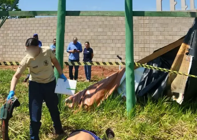 Trabalhador morre ao cair de 6 metros enquanto instalava painel no Tiradentes