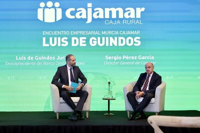 De Guindos pide más vivienda y rearmar la defensa europea: "Soy optimista, pero el mundo está complicado"