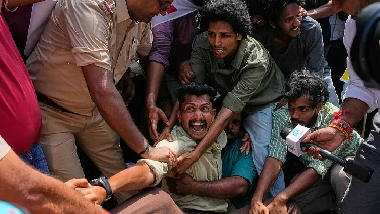 India detains thousands, locks down Delhi over election chief protest