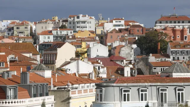 Conselho da UE recomenda medidas contra despejos e apoio a rendas