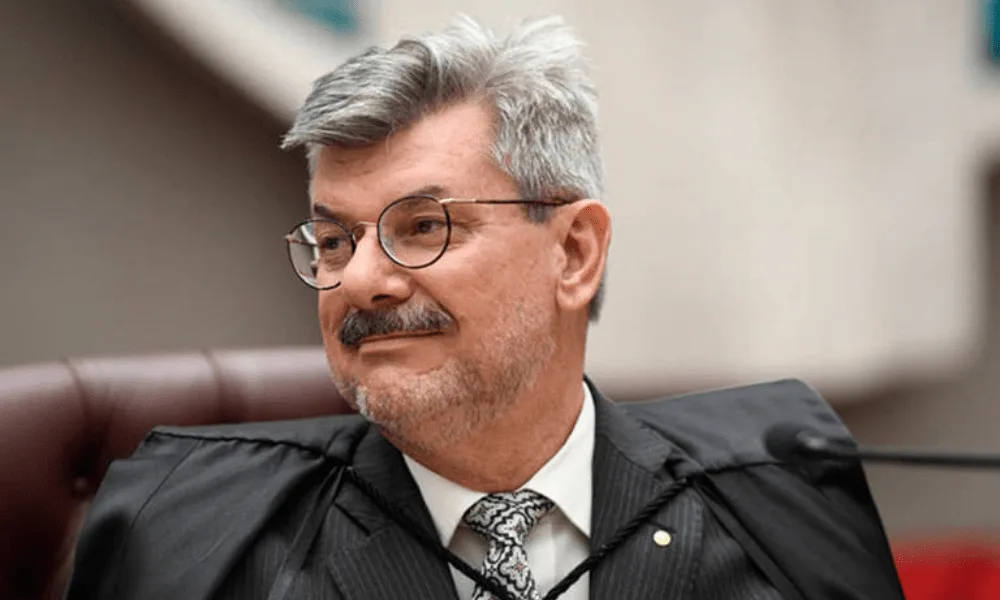 AGU pede ao STF perda de cargo e suspensão de pagamentos a Marco Buzzi
