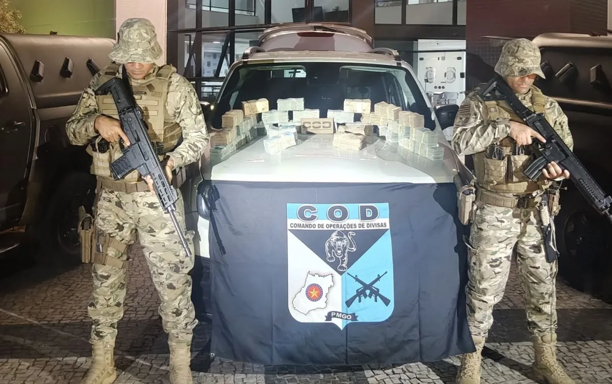 Carro com R$ 1 milhão: motorista mentiu que caixas de dinheiro guardavam livros, diz polícia