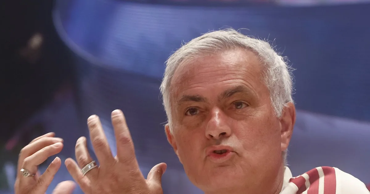 Mourinho defendió a Vinicius de las críticas con un particular proverbio: “La gente tira piedras porque quiere frutos”