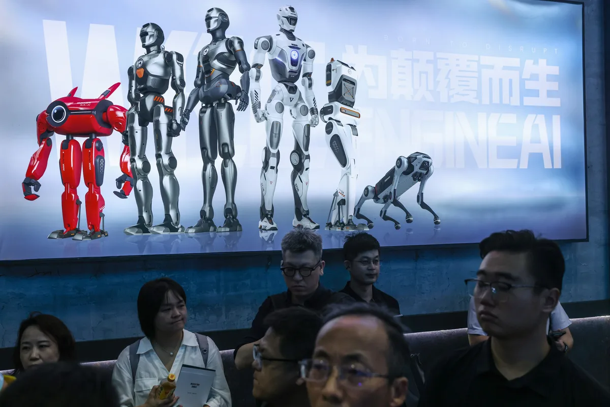 La sombra de China: qué hay detrás de la alarma apocalíptica de los gigantes de la IA (y qué es la "destilación", que trae de cabeza a los estadounidenses)