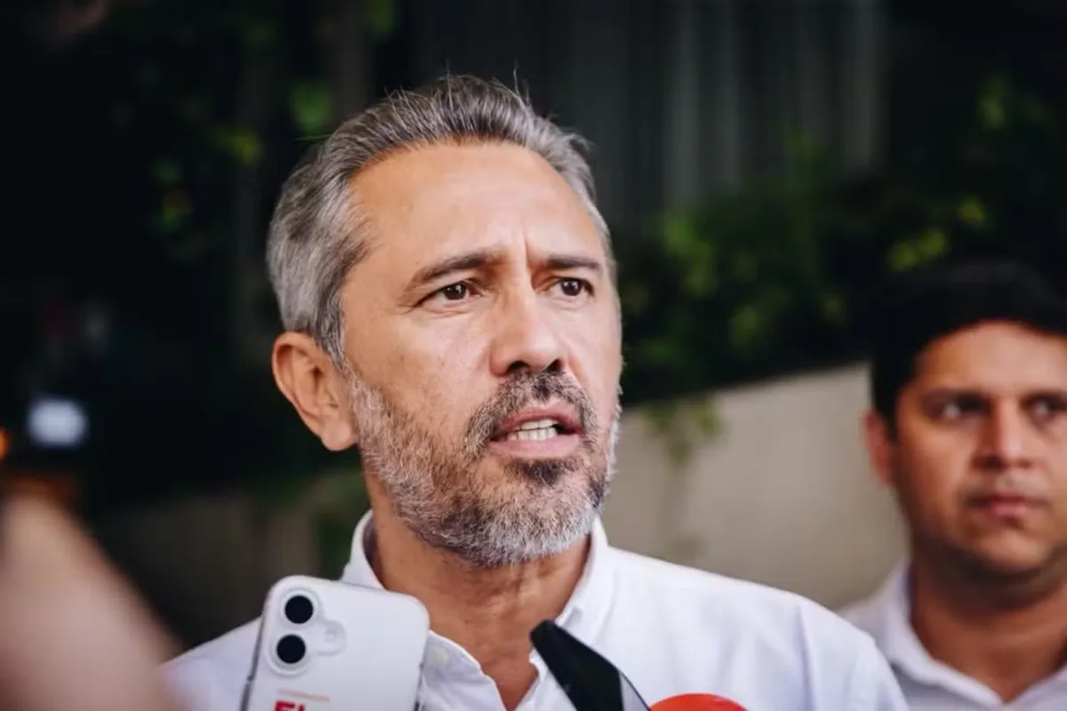Justiça Eleitoral pune Elmano por associar Ciro a Bolsonaro em propaganda