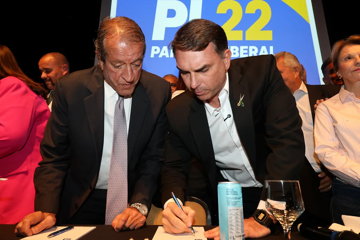 Flávio Bolsonaro lança plano de governo de 70 páginas nesta quinta