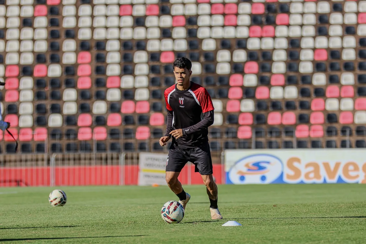 Botafogo-SP renova com lateral-direito Pedrinho