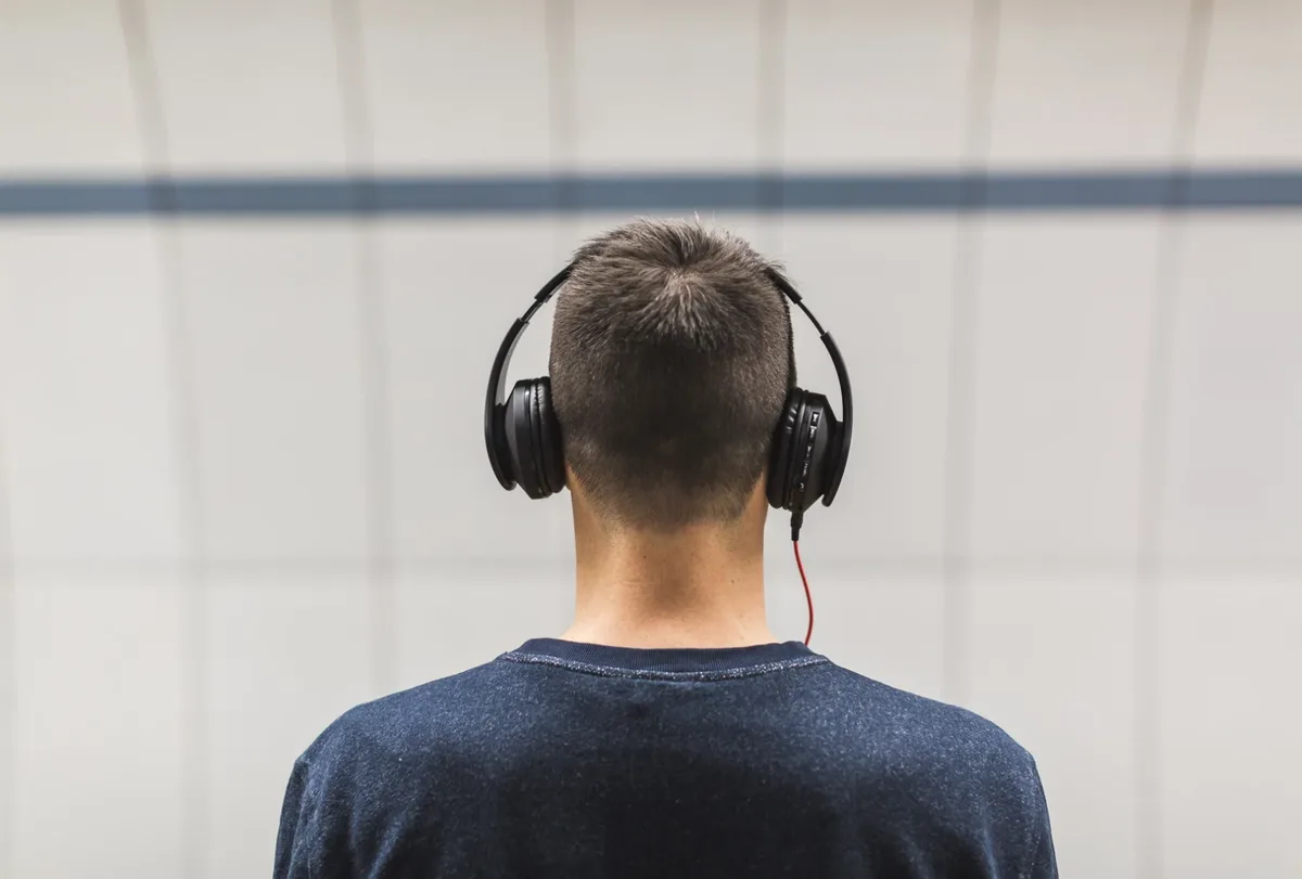 Melhores fones de ouvido com cancelamento de ruído e bateria de longa duração em 2026