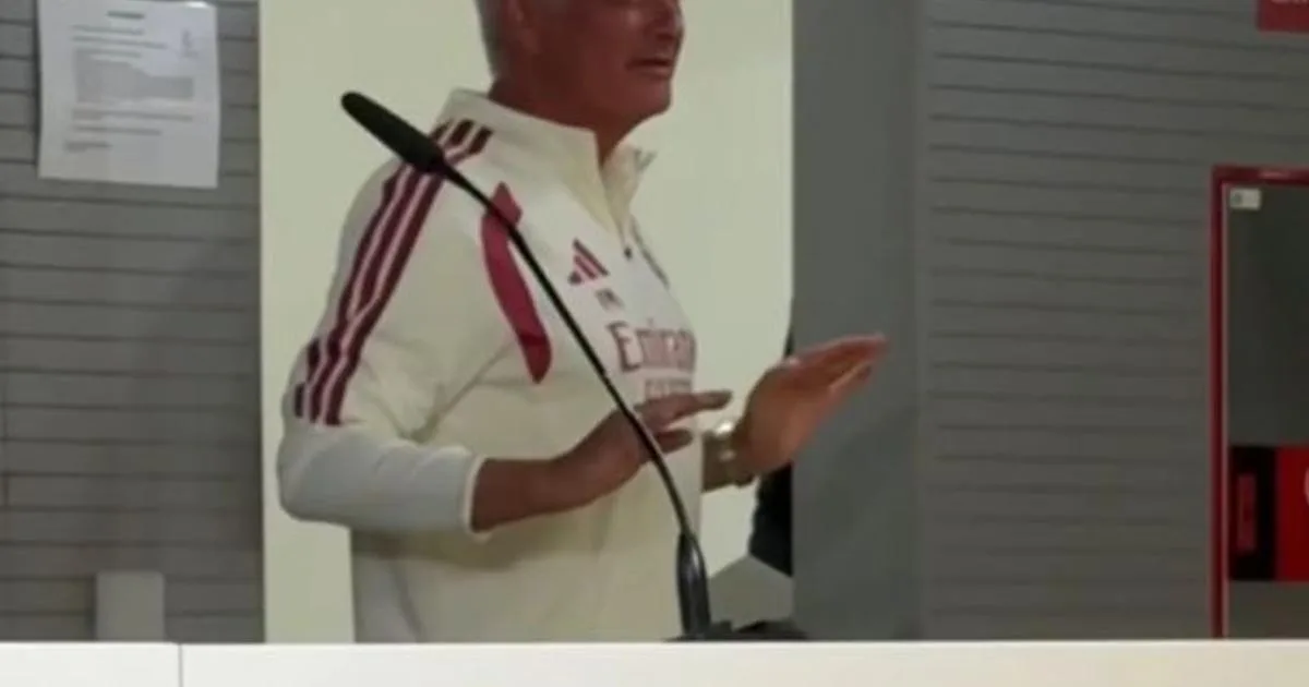 Mourinho já tinha saído da sala mas voltou para avisar: «No dia em que disserem m...»