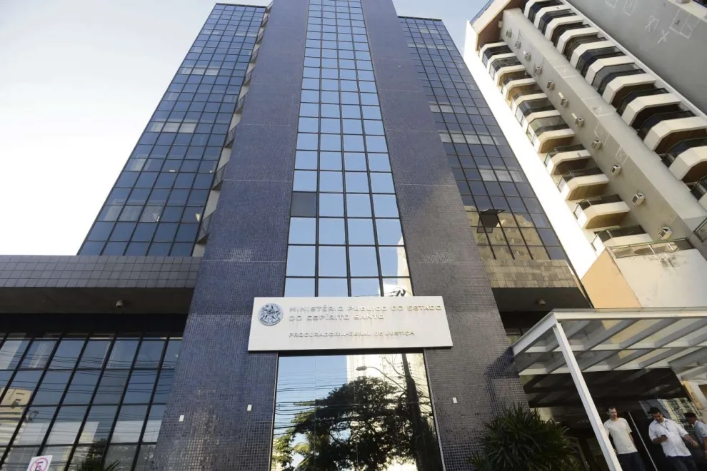 Promotor do ES é investigado por ameaça a ex-namorada e tem celular apreendido
