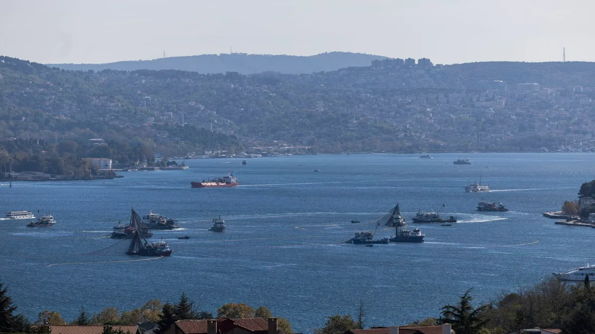 Al menos 10 desaparecidos tras una colisión de dos barcos en el mar de Mármara (Turquía)