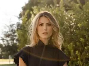 Stefanía Fernández le dio la bienvenida a su hija Olivia