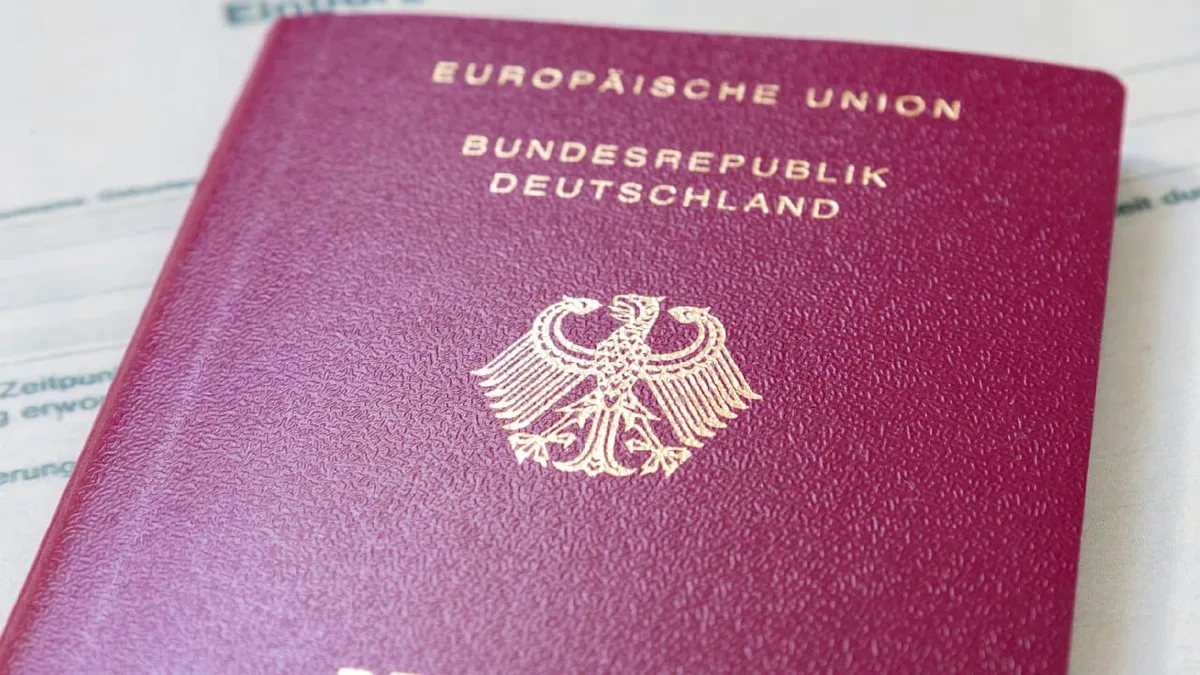 Dreiste Masche als falsche Juden - So sollen Chinesen an deutsche Pässe gekommen sein