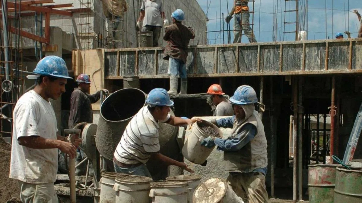 Actividad económica: los primeros datos de agosto anticipan un tibio rebote tras el fuerte retroceso de julio