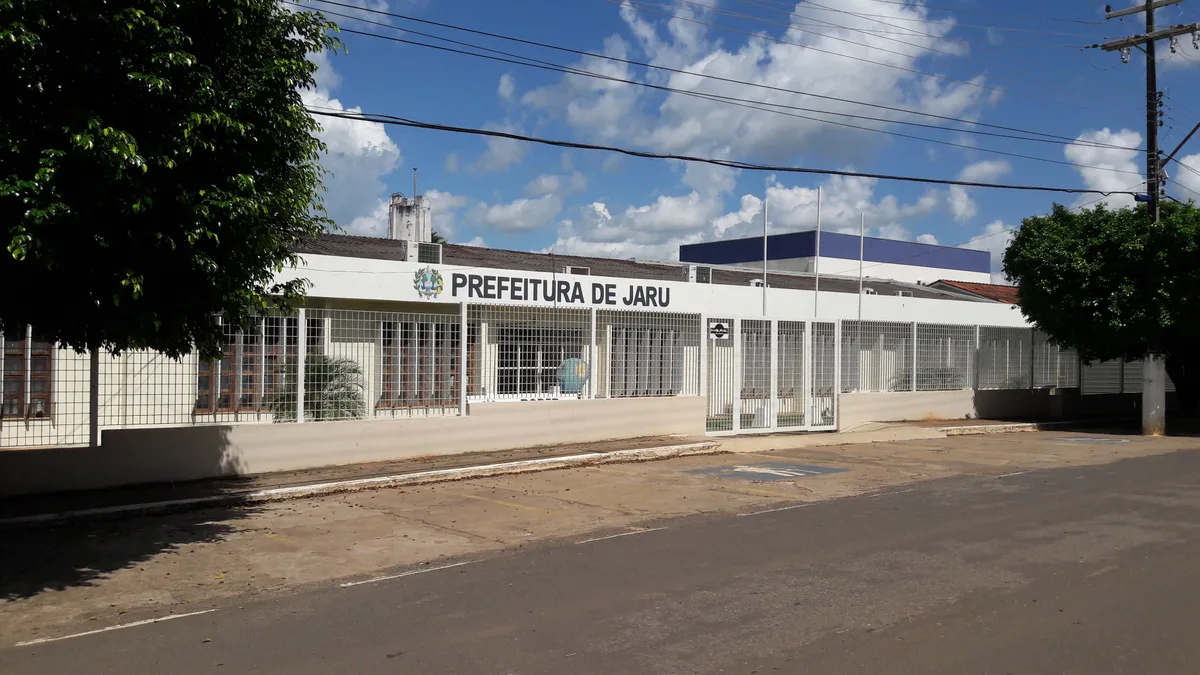 Servidores são afastados após flagrante de 'ato íntimo' em carro oficial da prefeitura de Jaru, RO