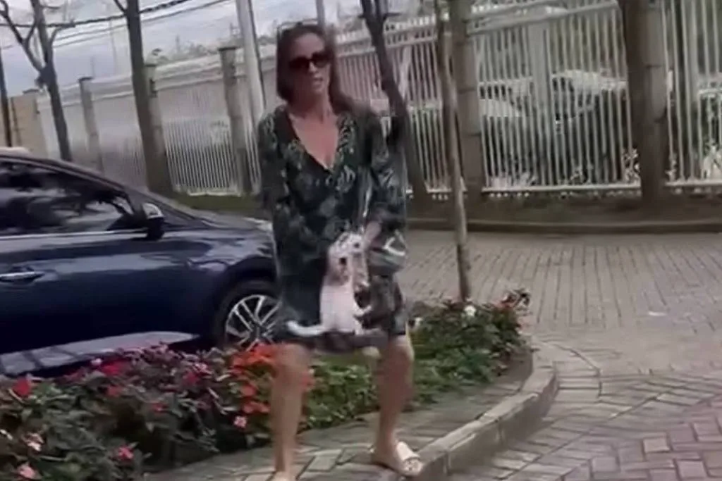 Mulher é presa no Rio após ser filmada maltratando cachorro