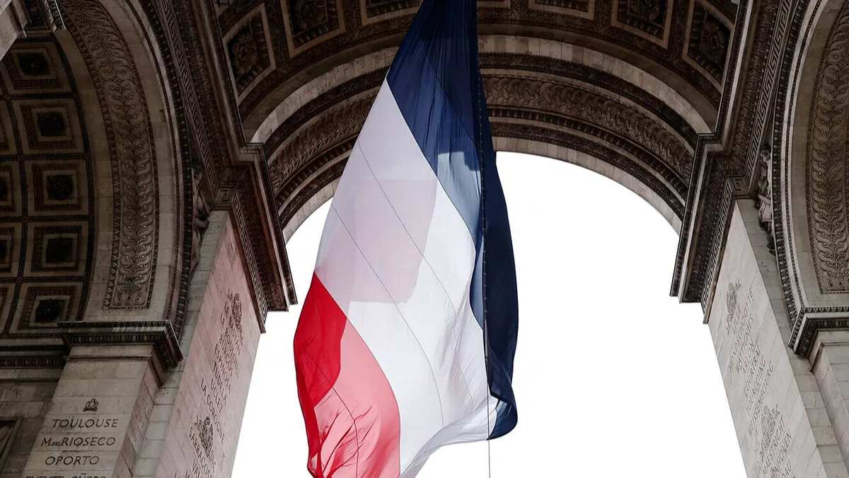 Dívida pública francesa subirá para um recorde de até 121,7% do PIB em 2027