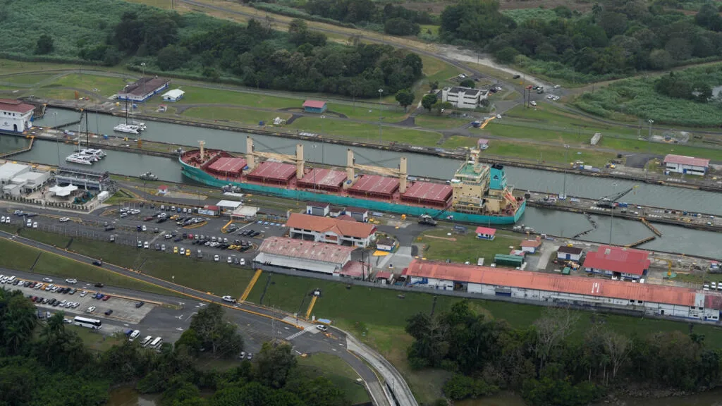 El Niño ameaça comércio mundial com nova redução no tráfego do Canal do Panamá por falta de água