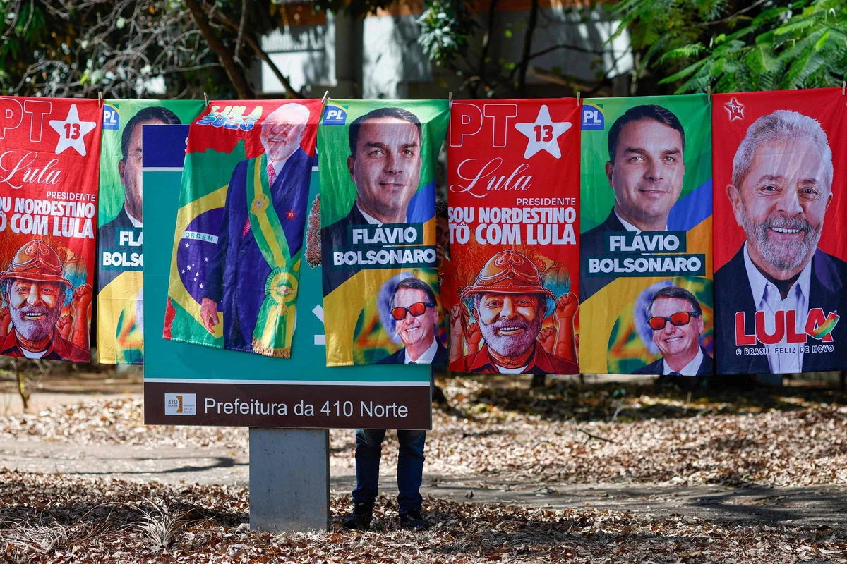 Como Lula e Flávio Bolsonaro querem atrair dinheiro?