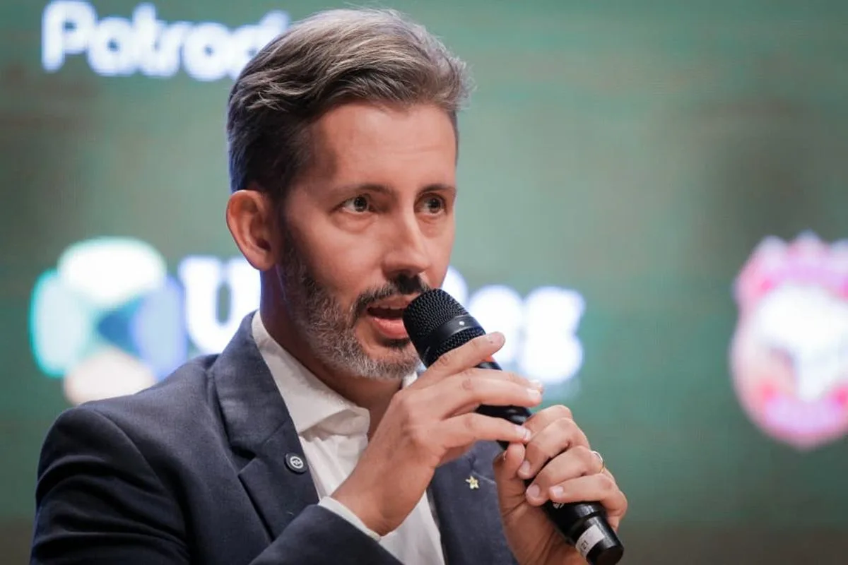 PT envia R$ 2,1 milhões para a campanha de Leandro Grass ao GDF