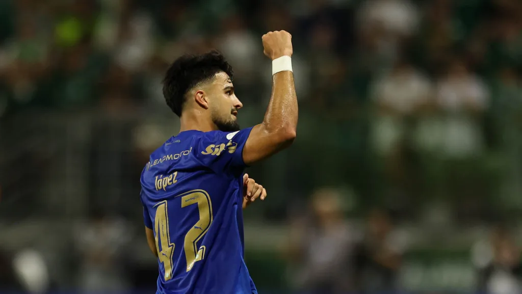 Flaco marca, Palmeiras vence o Bahia e se aproxima da liderança