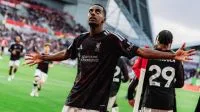 Dibu Martínez, do Chelsea, sofre fratura na mandíbula e deve ser operado